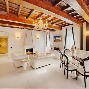 https://trevi-fountain-luxury-home.it-romehotels.com